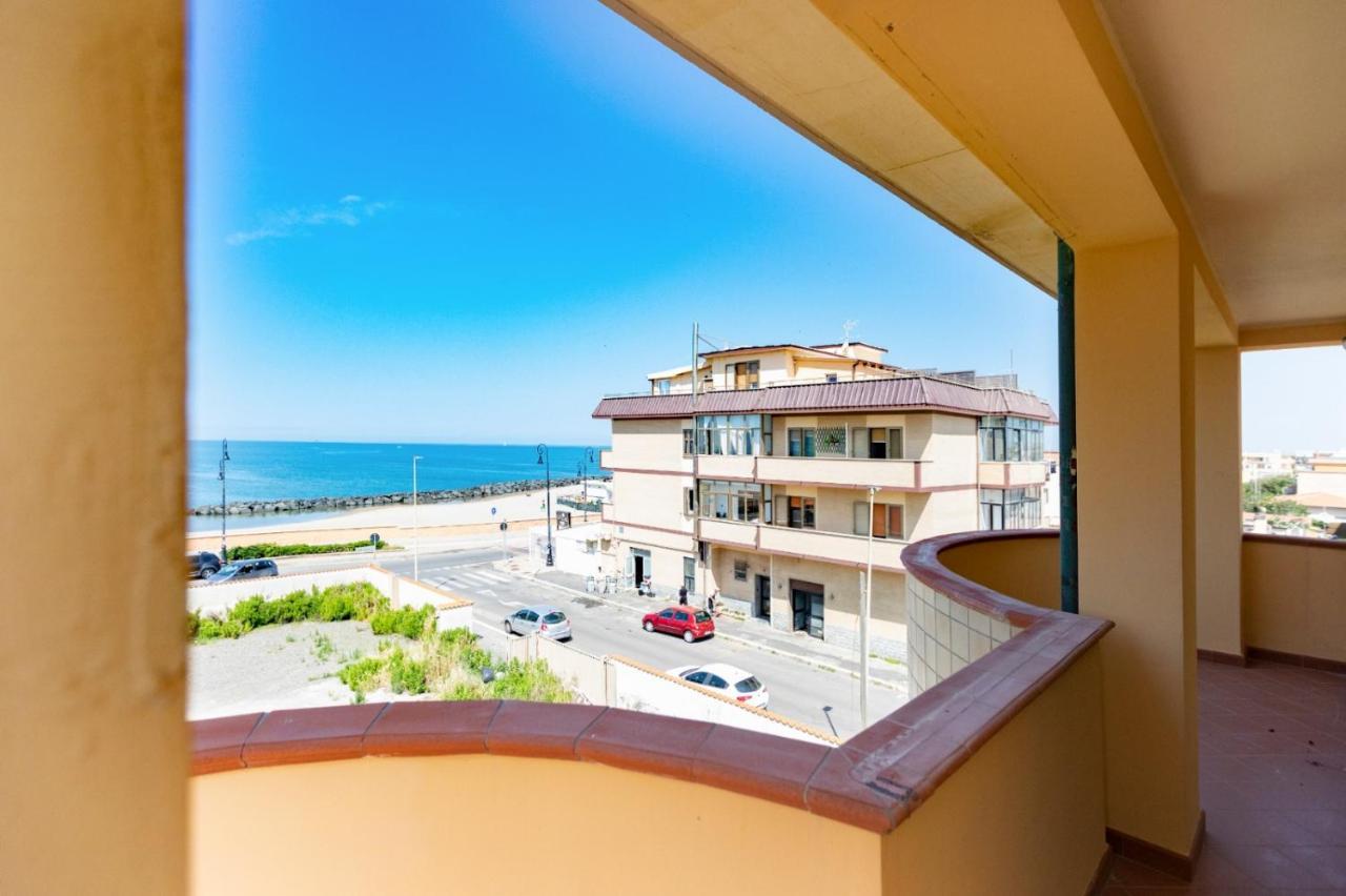 Waterfront House Fiumicino Apartment Bagian luar foto