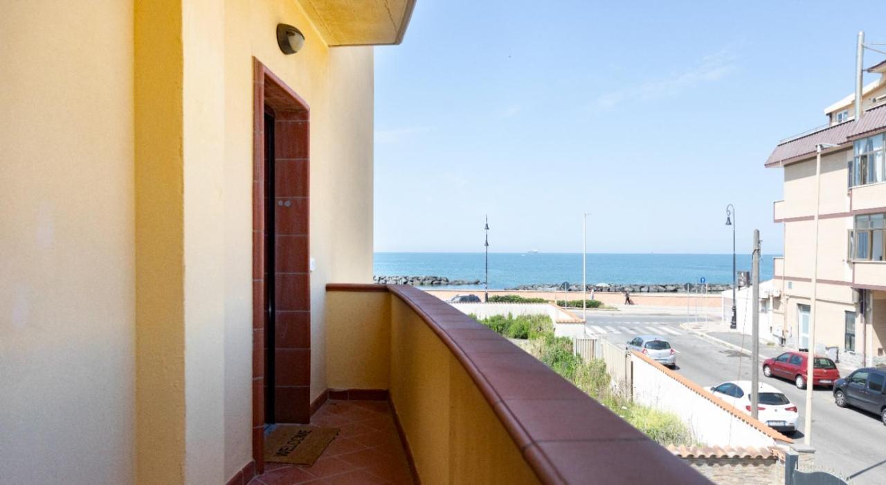 Waterfront House Fiumicino Apartment Bagian luar foto